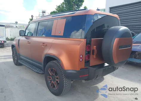 2024 Land Rover Defender 110 P300 z USA, uszkodzony, nr VIN SALEJ7EX7R2288207